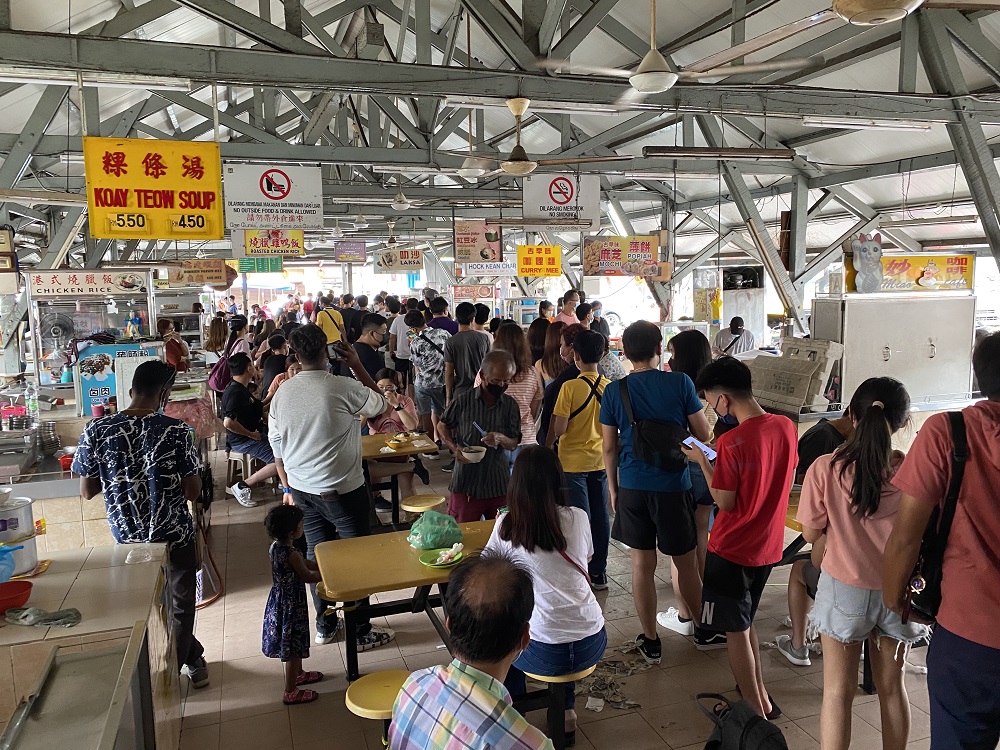 Long queue for Penang assam laksa at a hawker centre in Air Itam. ― Picture by Opalyn Mok