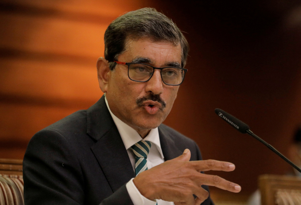 Nandalal Weerasinghe, newly appointed Governor of the Central Bank of Sri Lanka, speaks during a news conference, amid the countryu00e2u20acu2122s economic crisis in Colombo, Sri Lanka, April 8, 2022. u00e2u20acu201d Reuters pic