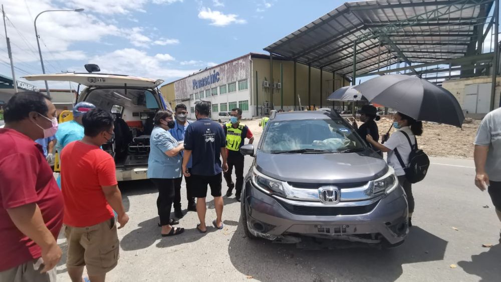 Lew was found unconscious in the car after the accident in Kolombong on Wednesday. u00e2u20acu201d Borneo Post pic