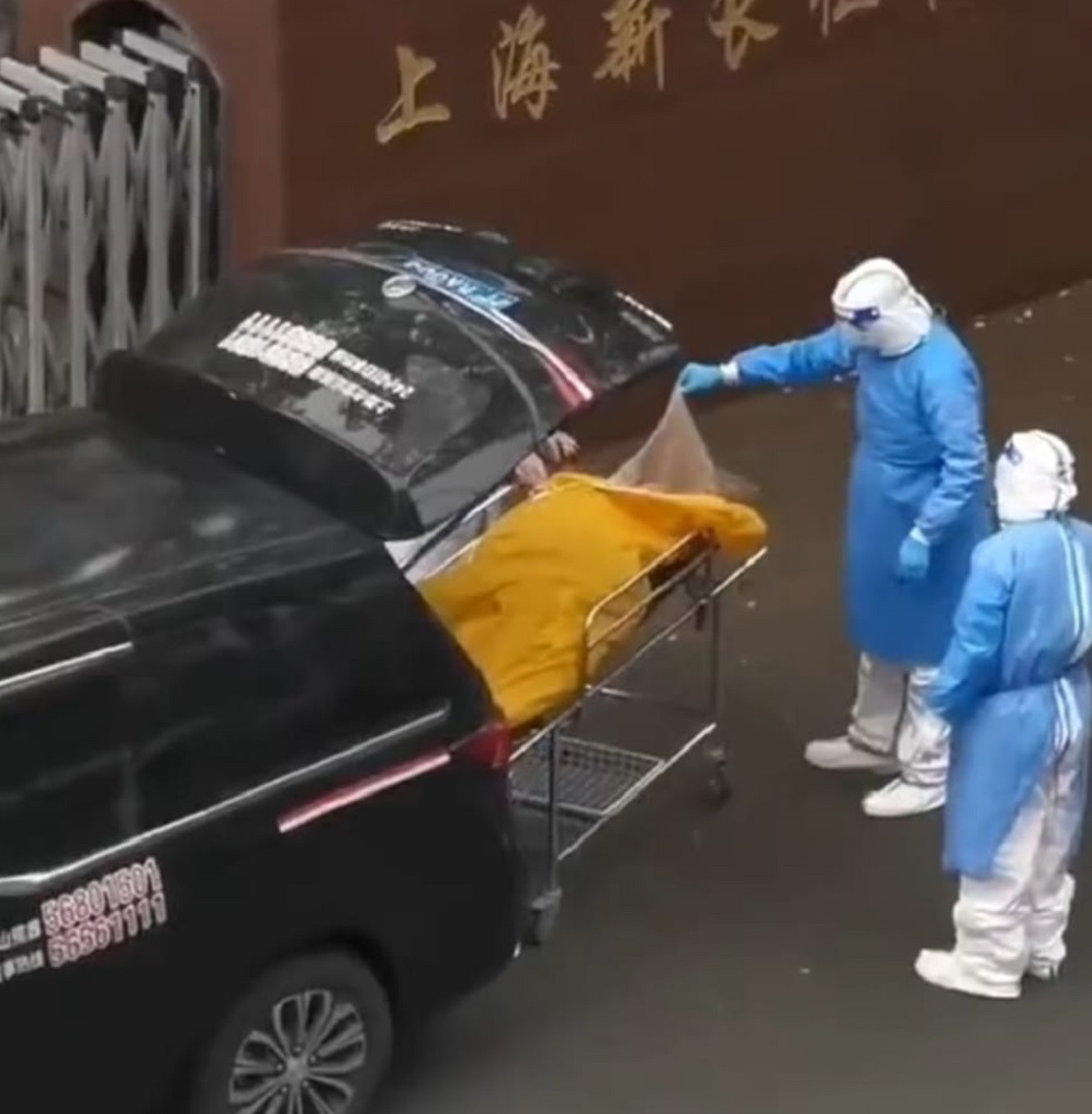 Four people have been dismissed from their jobs after a Shanghai nursing home resident was taken to the mortuary only to be declared alive later. u00e2u20acu2022 Screenshot via Twitter/ @songpinganq