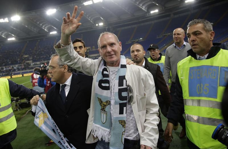 Lazio's former football player Paul Gascoigne (centre) gestures prior to the start of their Europa League match between Tottenham Hotspur and Lazio at the Olympic stadium in Rome November 22, 2012. u00e2u20acu201d Reuters pic