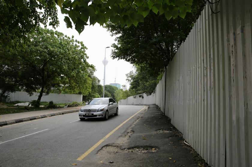 Warisan Merdeka notice for objections by DBKL. u00e2u20acu201c Picture by Choo Choy May