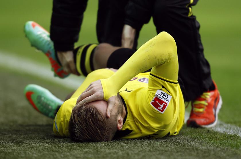 Borussia Dortmund's doctor Markus Braun checks the leg of Jakub Blaszczykowski after he sustained an injury during the German first division Bundesliga football match against Augsburg in Dortmund January 25, 2014. u00e2u20acu201d Reuters pic