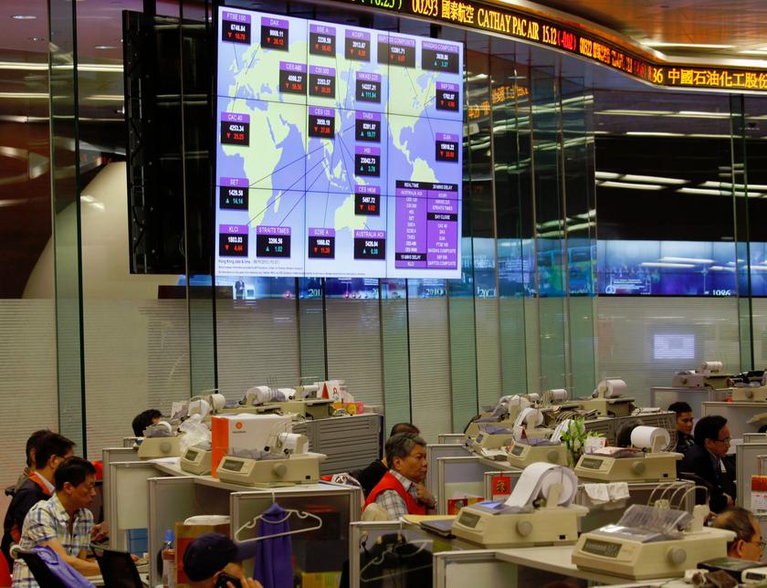 Floor traders work under a world map displaying indexes of major markets during afternoon trading at the Hong Kong Stock Exchange November 6, 2013. u00e2u20acu201d Reuters pic