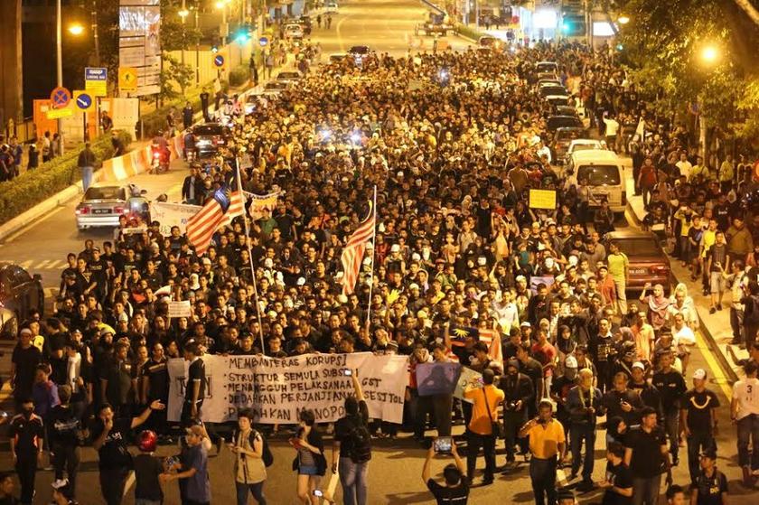 People demonstrate during the u00e2u20acu02dcTurunu00e2u20acu2122 anti-price hike rally in Kuala Lumpur December 31, 2013. u00e2u20acu201d Picture by Saw Siow Feng