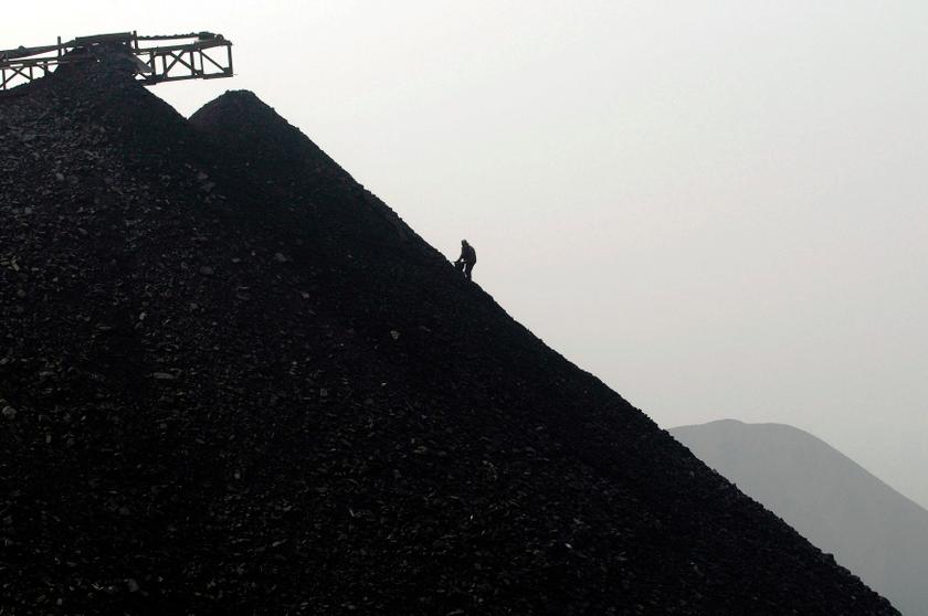 A labourer searches for usable coal at a cinder dump site on the outskirts of Changzhi, Shanxi province in this October 27, 2009 file photo. u00e2u20acu201d Reuters pic