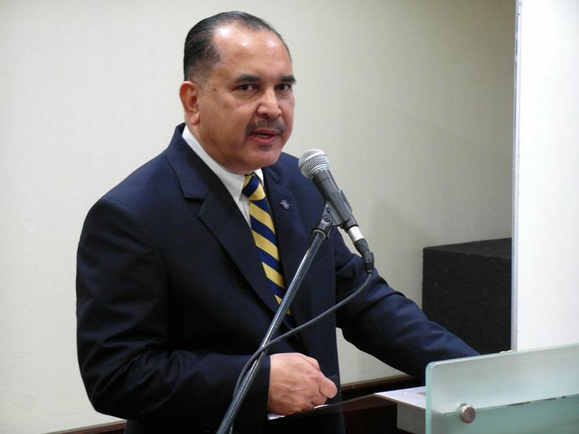 Transparency International Malaysia (TI-M) president Datuk Akhbar Satar presenting the Corruption Perceptions Index (CPI) 2013 in Subang, Selangor on December 3, 2013. u00e2u20acu201d Picture by Zurairi AR