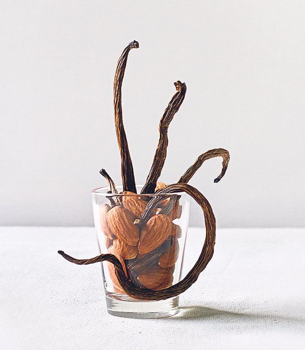 Toasted almond flakes add nuttiness to the dish while fresh vanilla has an irresistible fragrance