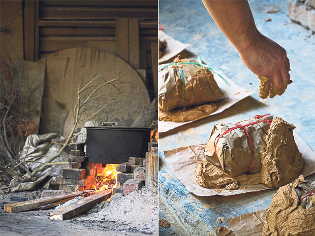 Real charcoal fire is used in New Heong Kee’s outdoor “kitchen” to cook beggar’s chicken and other dishes (left). The parcels of marinated chicken are encased in a “dough” of mud before cooking (right)