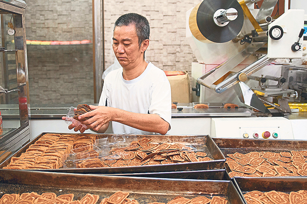 Hot from the oven...Loh arranging the freshly baked pepper biscuit