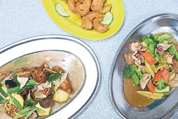 Hoong siew fish head (left), prawn fritters (top) and mixed vegetables (right)