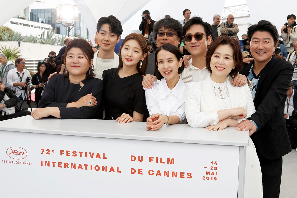 Director Bong Joon-ho poses with cast members at a photocall for the film u00e2u20acu02dcParasiteu00e2u20acu2122 (Gisaengchung) at the 72nd Cannes Film Festival in Cannes, France May 22, 2019. u00e2u20acu201d Reuters pic        