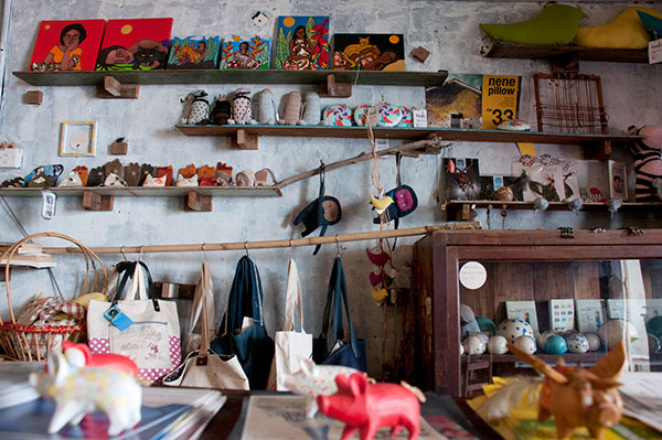 Chai Diam Mah, along Queen Street, is more of an art gallery, arts and crafts shop and performance space all rolled into one