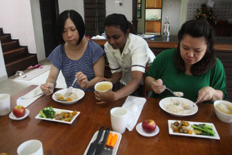 Mothers having their lunch at Bonda Villa which consists of brown rice, steamed chicken with Chinese wolfberry, green vegetables, herbal soup and an apple. – Photo by Saw Siow Feng