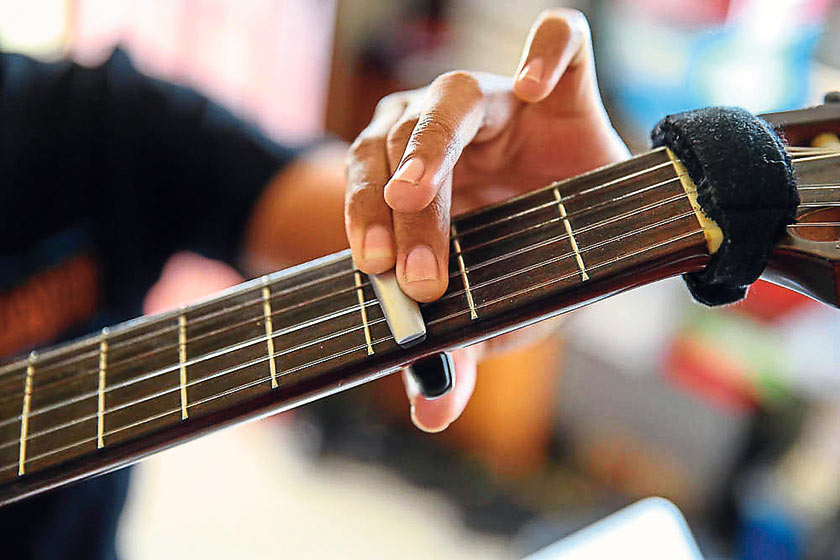 “The founder of the G7th brand of capos needed an artiste to endorse his capo. I used it for many years and he actually sent the capo to me. It costs about US$40.”