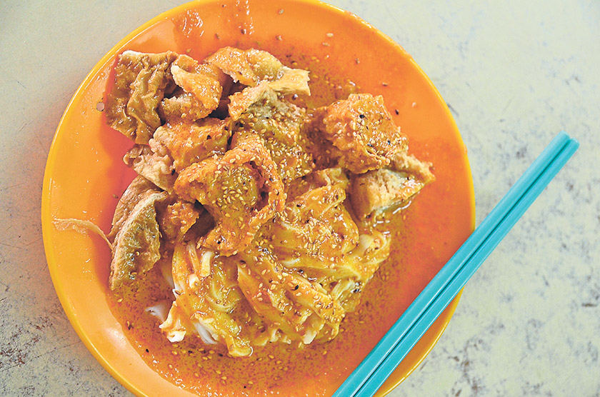 Tuck Kee’s chee cheong fun is jazzed up with curry, boiled fu chuk (bean curd sheets), stuffed tofu and yam cake, topped with fried shallots and dried shrimps