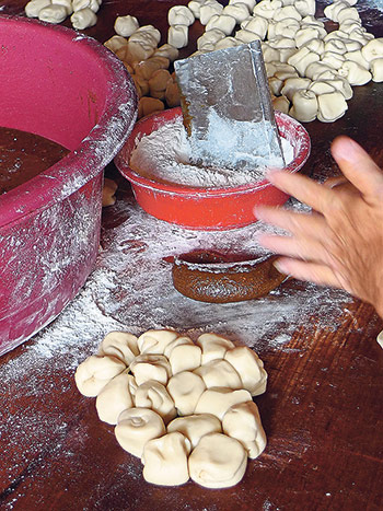 Every single piece of heong peah is still hand made at these home-based establishments in Gunung Rapat of Ipoh