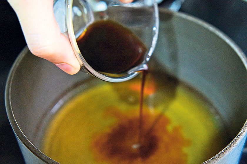 Pour dashi stock, mirin and soya sauce in a pot