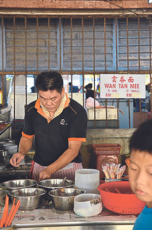 This man sells wan tan mee at Pokok Assam market for breakfast