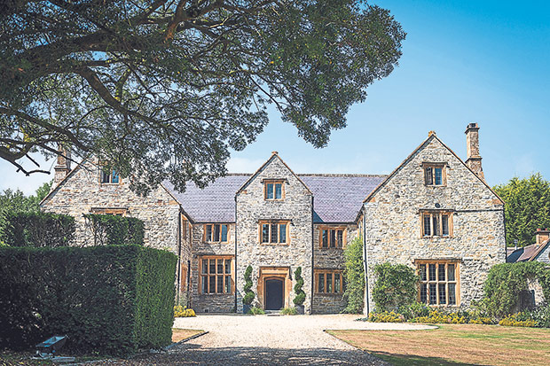 The Langford Fivehead is situated in a 15th century house tucked away in Somerset, England.