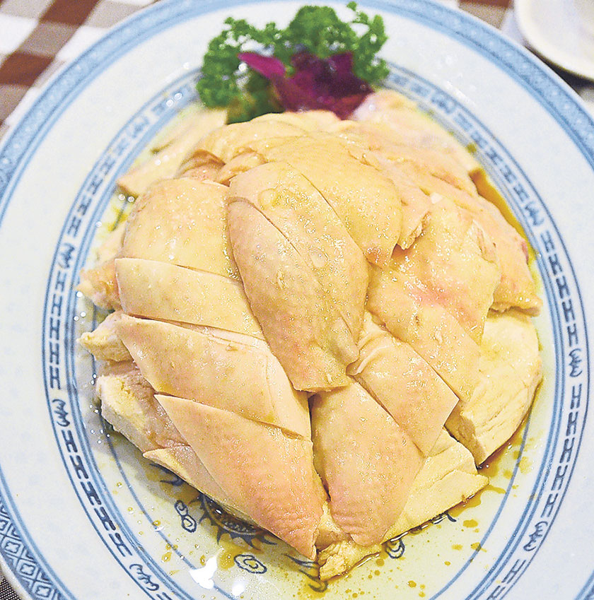 The poached chicken served at Boon Tong Kee appears to be fatter, more succulent and presentable, but yet lacking in flavour compared to the other two