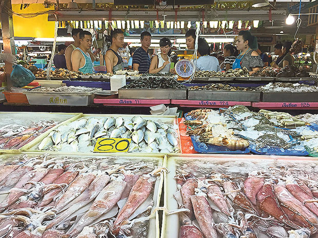 Customers choosing the seafood at Banzaan Market.