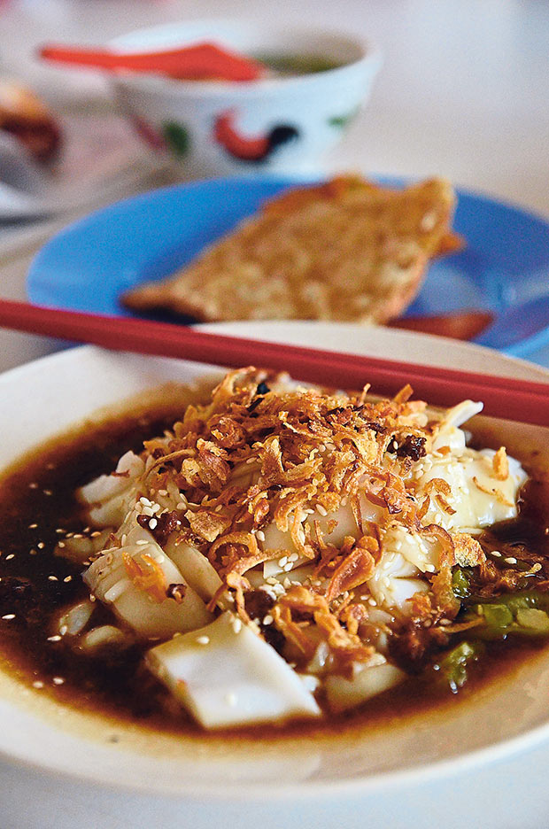 The Ipoh style chee cheong fun, served with mushroom and minced pork gravy together with yong liew.