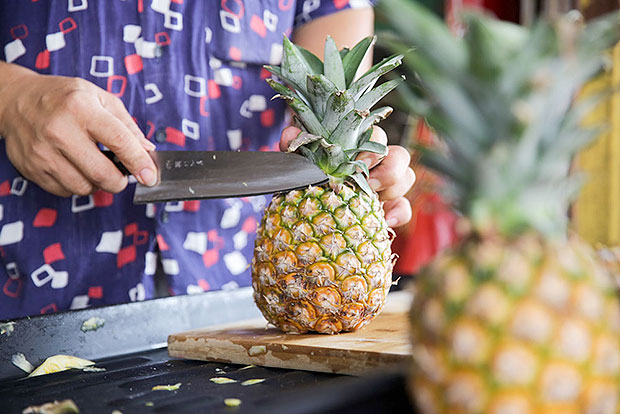 Drop by the fruits stall at the main street to grab your freshly cut pineapples.