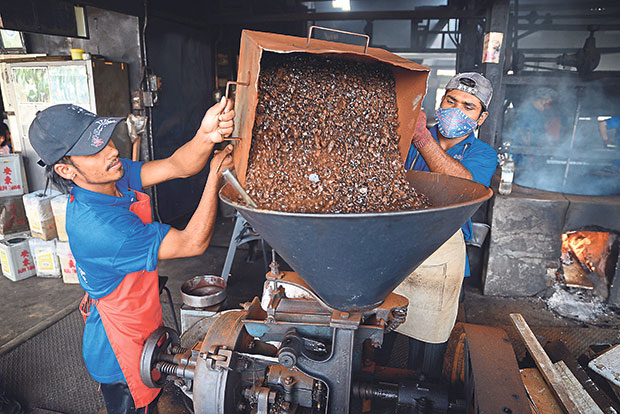 The final process where the pieces of coffee and sugar mixture are then ground into fine coffee powder.