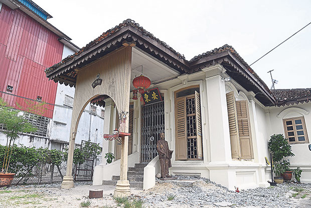 The historical Evergreen Mansion located right next to the Antong Coffee.