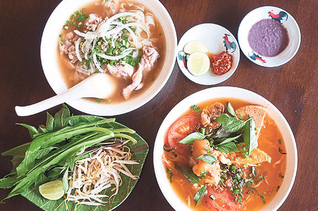 Clear soup chicken vermicelli (top) and pork leg noodle at Huong Que.