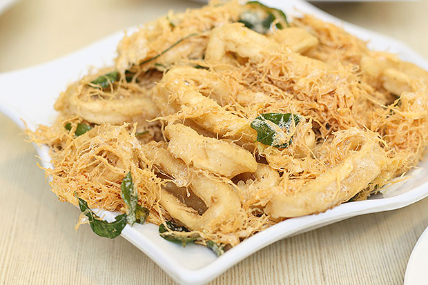 Relish the decadent butter fried sotong with curry leaves.