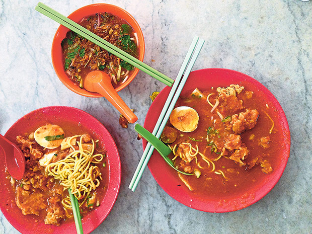 Just two items at the Min Loke stall menu — assam laksa and mee rebus.