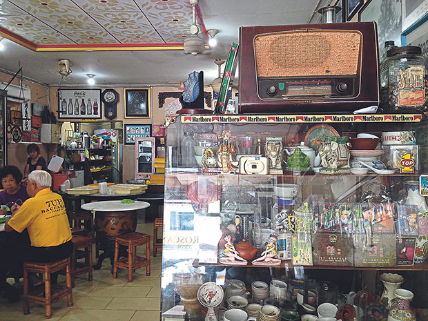 Teck Kee’s nostalgic vibe covers every square inch of the shop.