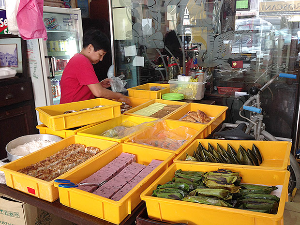 All their Nyonya kuihs are made fresh daily on premise.