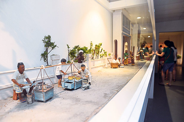 A scene of how hawkers used to sell their food by the roadside.