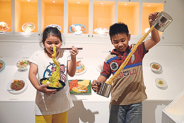 Try your hands at teh tarik and frying noodles at the wonderfood museum.
