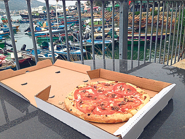 Enjoy Fresh Basil’s pizzas by the waterfront