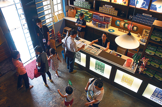 Sample and buy Ho Yan Hor teas before leaving