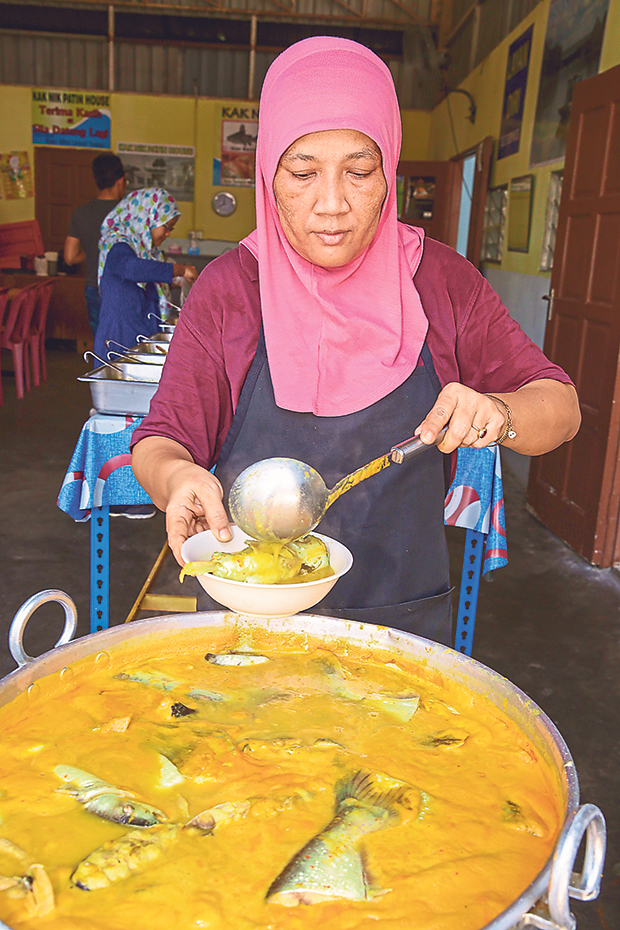 Nik Sarimah or Kak Nik with her famous ikan patin masak tempoyak