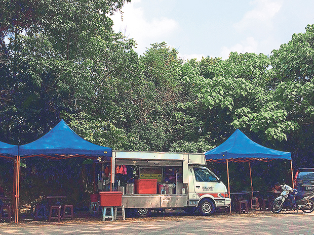 Rojak & Cendol Aliff is roadside dining at its best