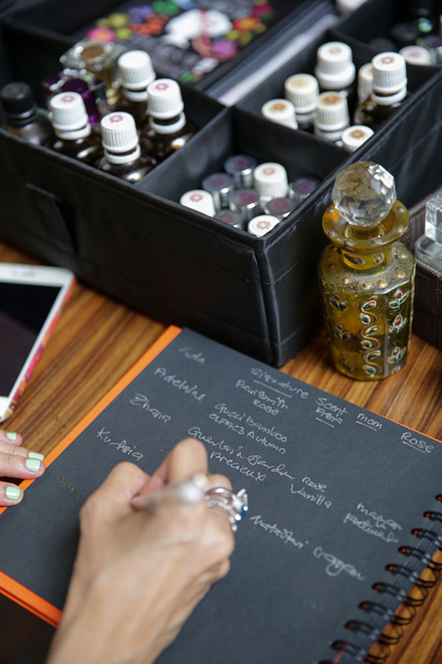 Sit down with Aien for a Signature Scent profiling to find your personal fragrance