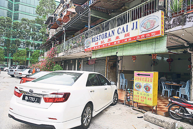 Look for Cai Ji that specialises in steamed Song fish head
