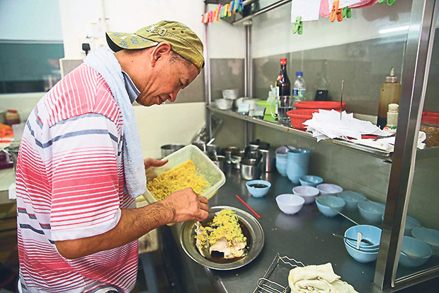 Cai Ji’s owner Lee Sang personally prepares every steamed fish head here