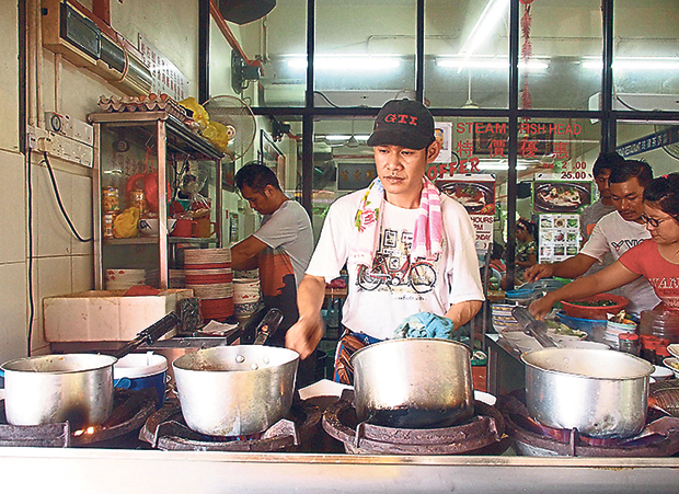 Sin Hua Lun cooks up fish and pork noodles at Ring Road Restaurant