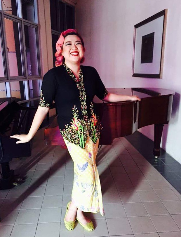 Batika by Hudaa also sells handmade Nyonya kebaya tops that go perfectly with your choice of kain kipas.