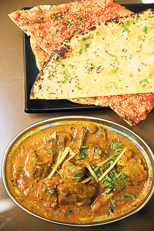 Pair the delicious garlic butter naan and masala kulcha with their aromatic chicken curry at Hyderabad Recipes.
