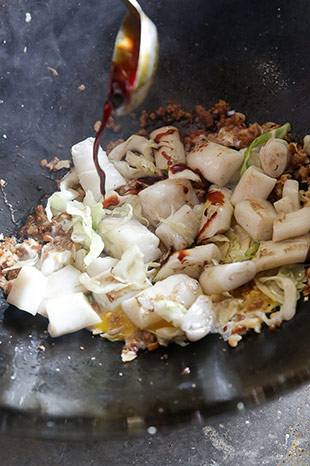 Once the dried shrimps and minced meat are fried, the pre-fried chee cheong fun and cabbage are added back to the wok to be mixed together.