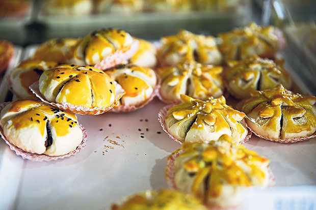 Pretty flower shaped tarts filled with bean paste.