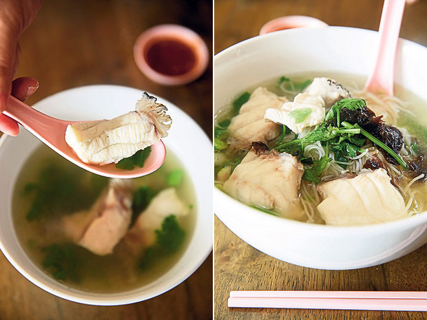 You can order premium fish like this giant grouper that is favoured for its firm flesh and thick skin (left). If you prefer a lighter taste, order the seaweed soup with poached grouper (right).